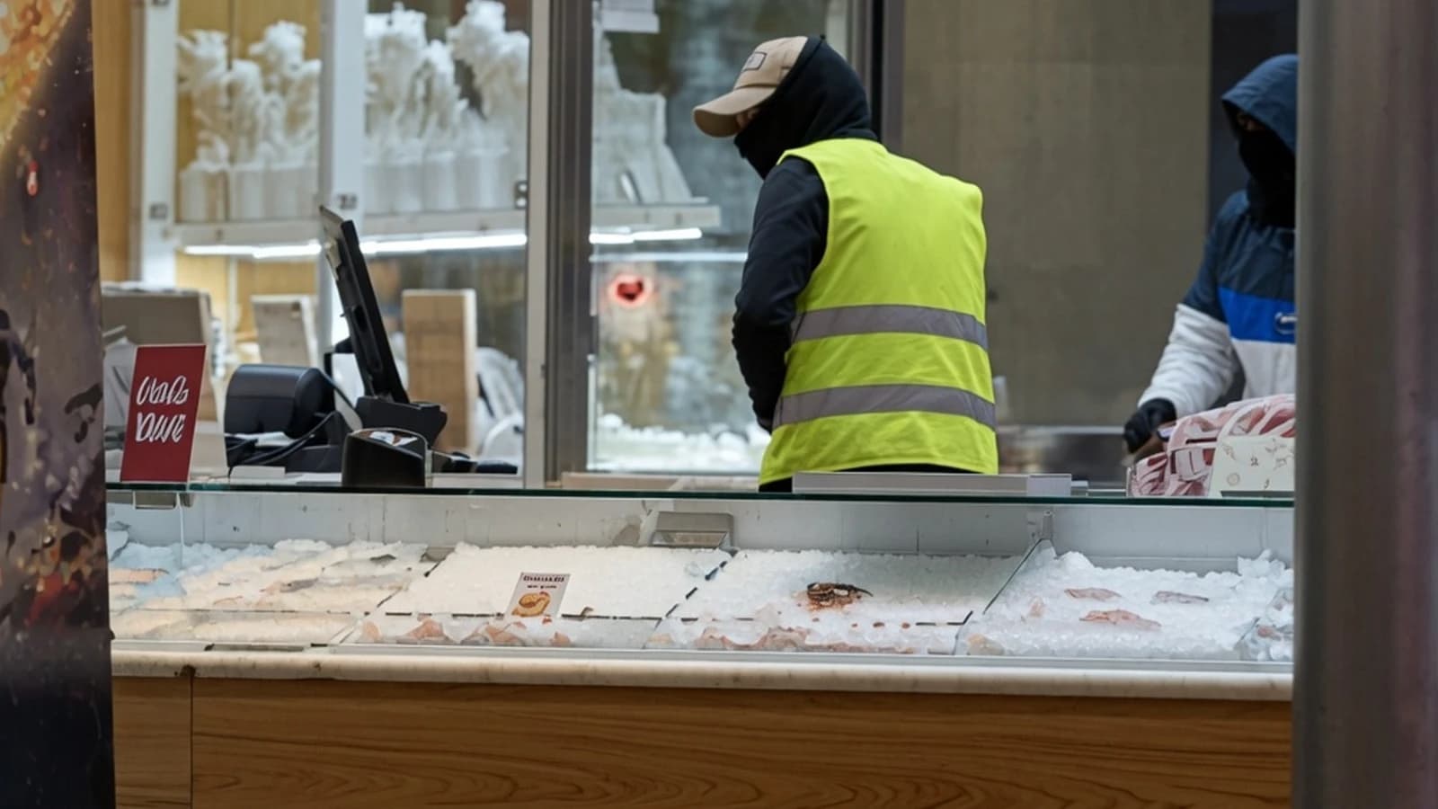 ¡A plena luz del día! atraco a tiros en una joyería de un centro comercial de Pinto