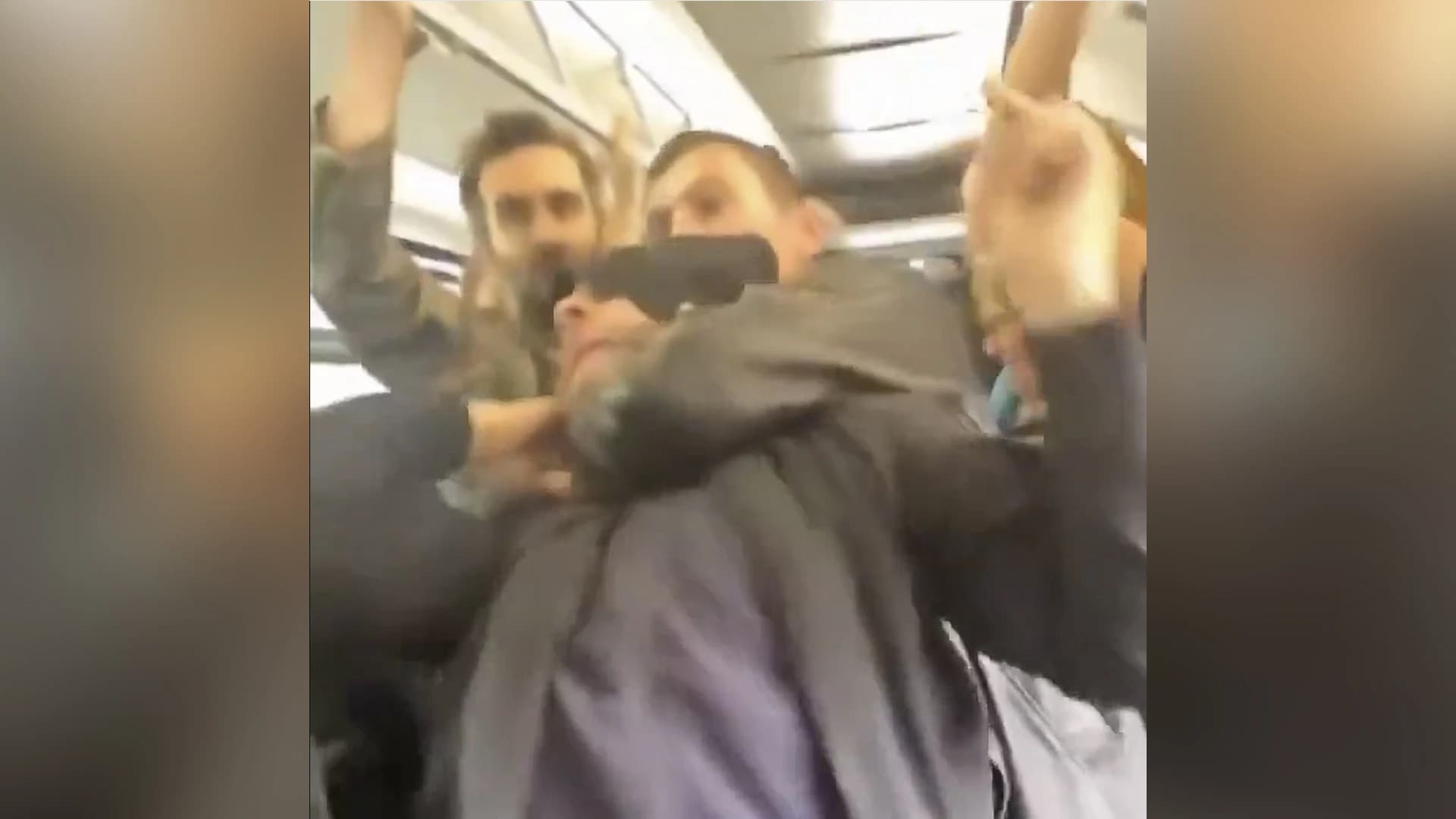 Vídeo de un francés que expulsa a acosadores de chicas en un autobús
