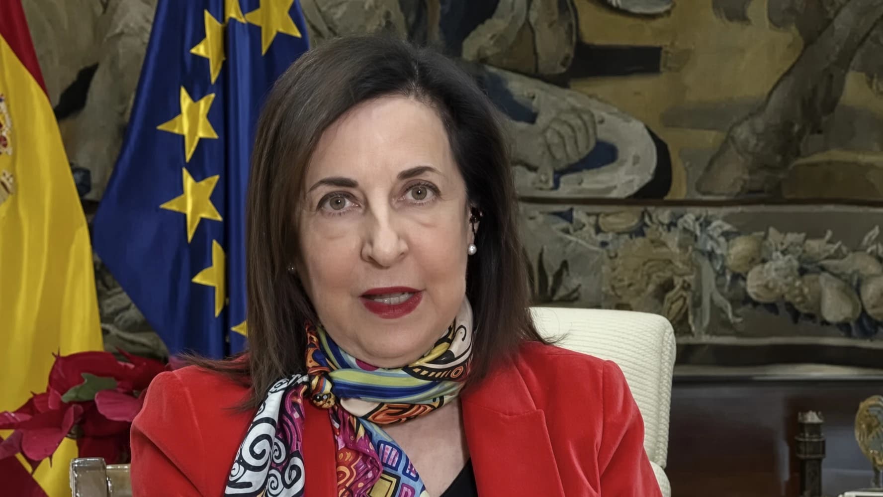 Diferencias en el Ejecutivo: Robles quiere comparecer en el Senado por Ceuta