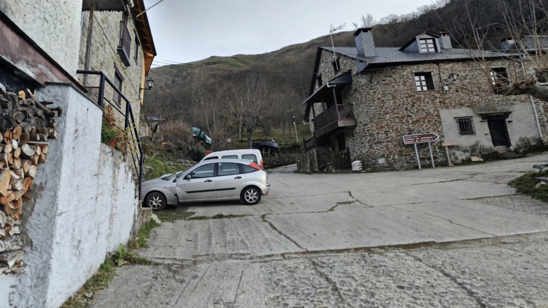 Riada deja dos fallecidos y dos menores heridos en Manzanedo de Valdueza, León