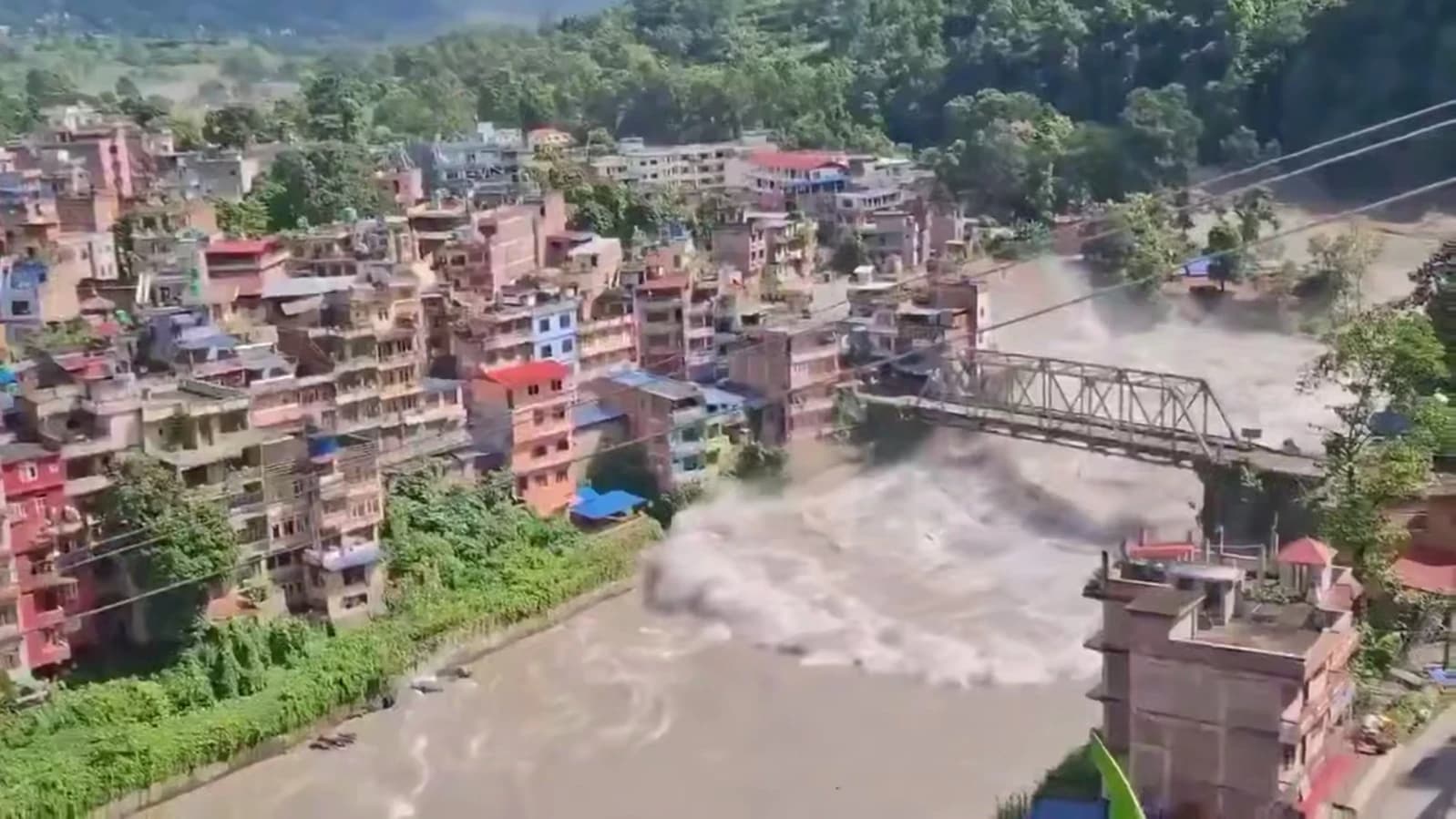 La riada devastadora entre Nepal y China suma 168 muertos y cerca de 1.400 desaparecidos