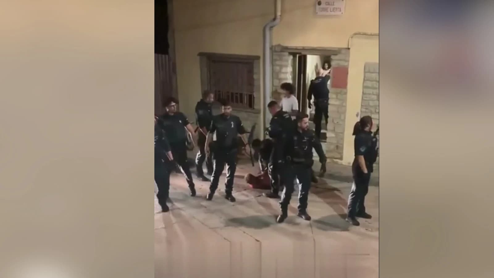 Vídeo: vecinos echan a okupas en Almudévar y uno acaba detenido por la Guardia Civil