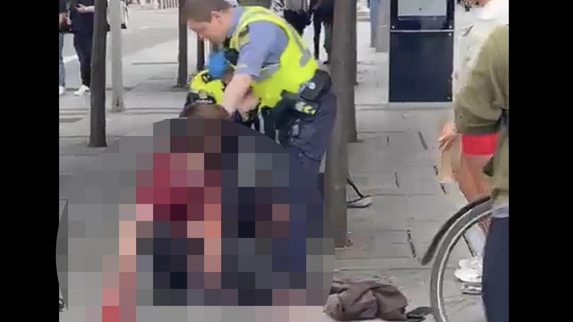 Vídeo: puñalada a plena luz del día en Dublín, Irlanda está que arde