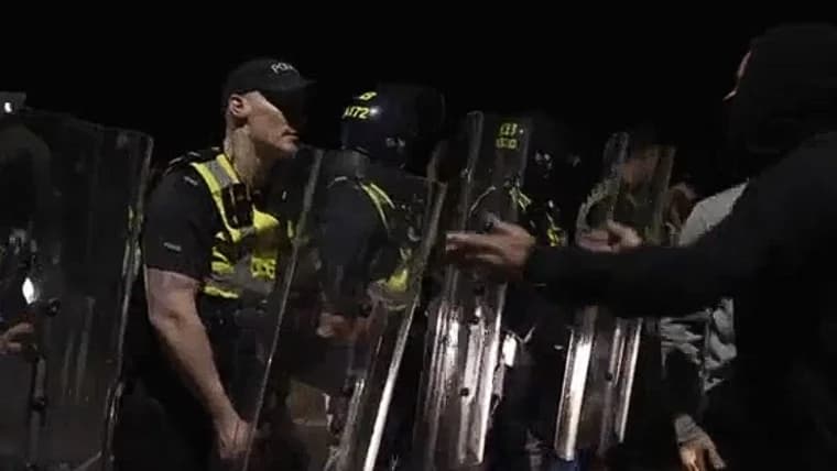 Portsmouth: la policía amenaza con detener al que proteste contra la inmigración ilegal