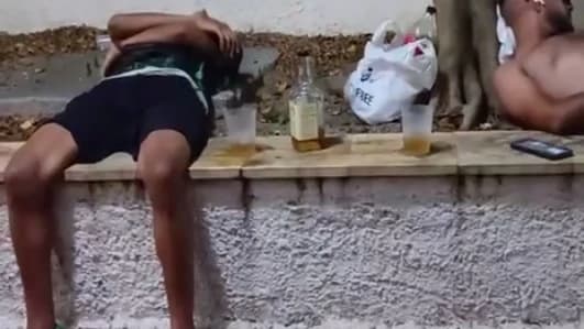 Vídeos de Ceuta hoy martes: zoco ilegal e inmigrantes que increpan a reporteros