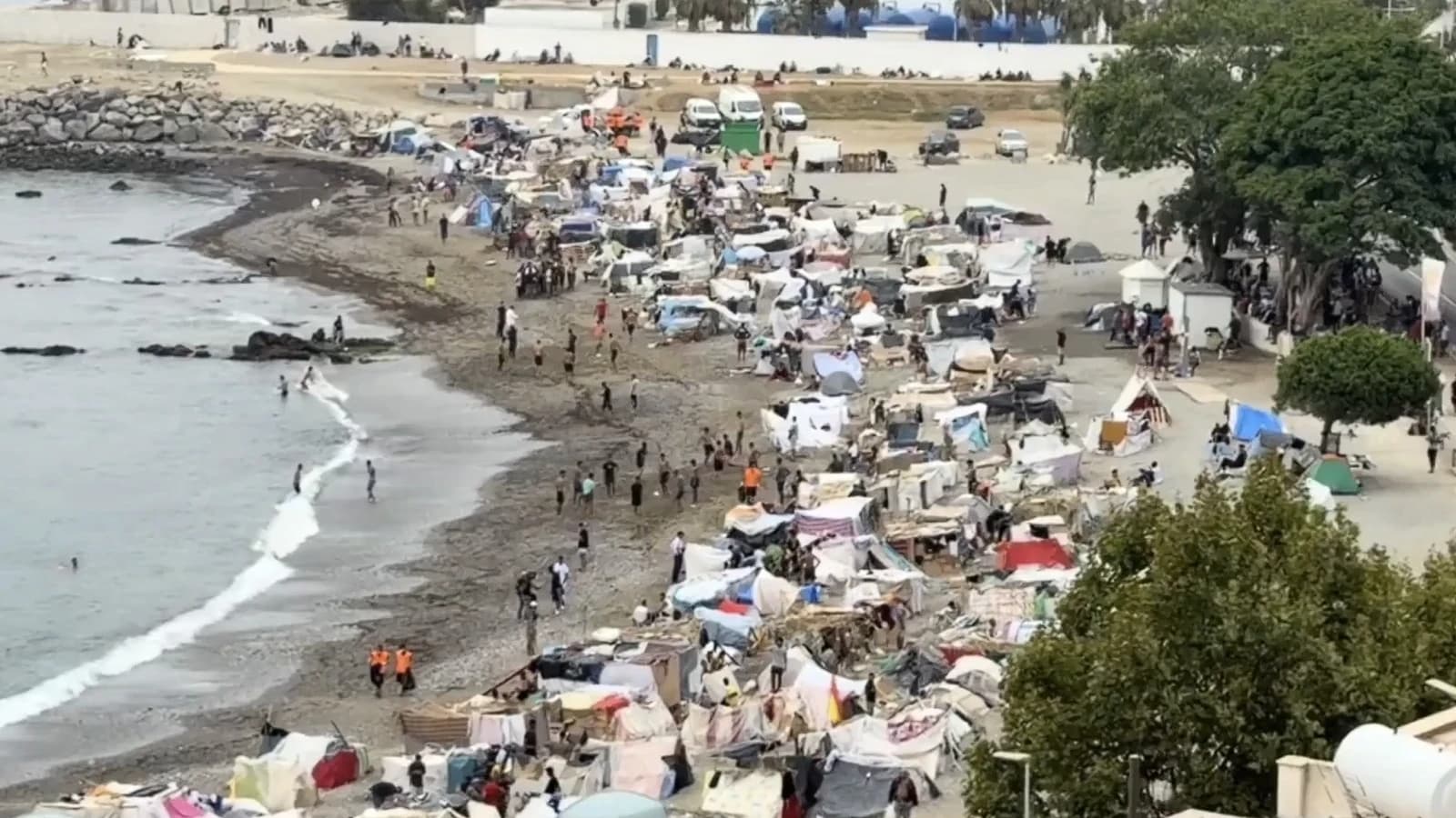 Ceuta saturada: 1.000 inmigrantes en el Muelle de Poniente pese a los informes en contra