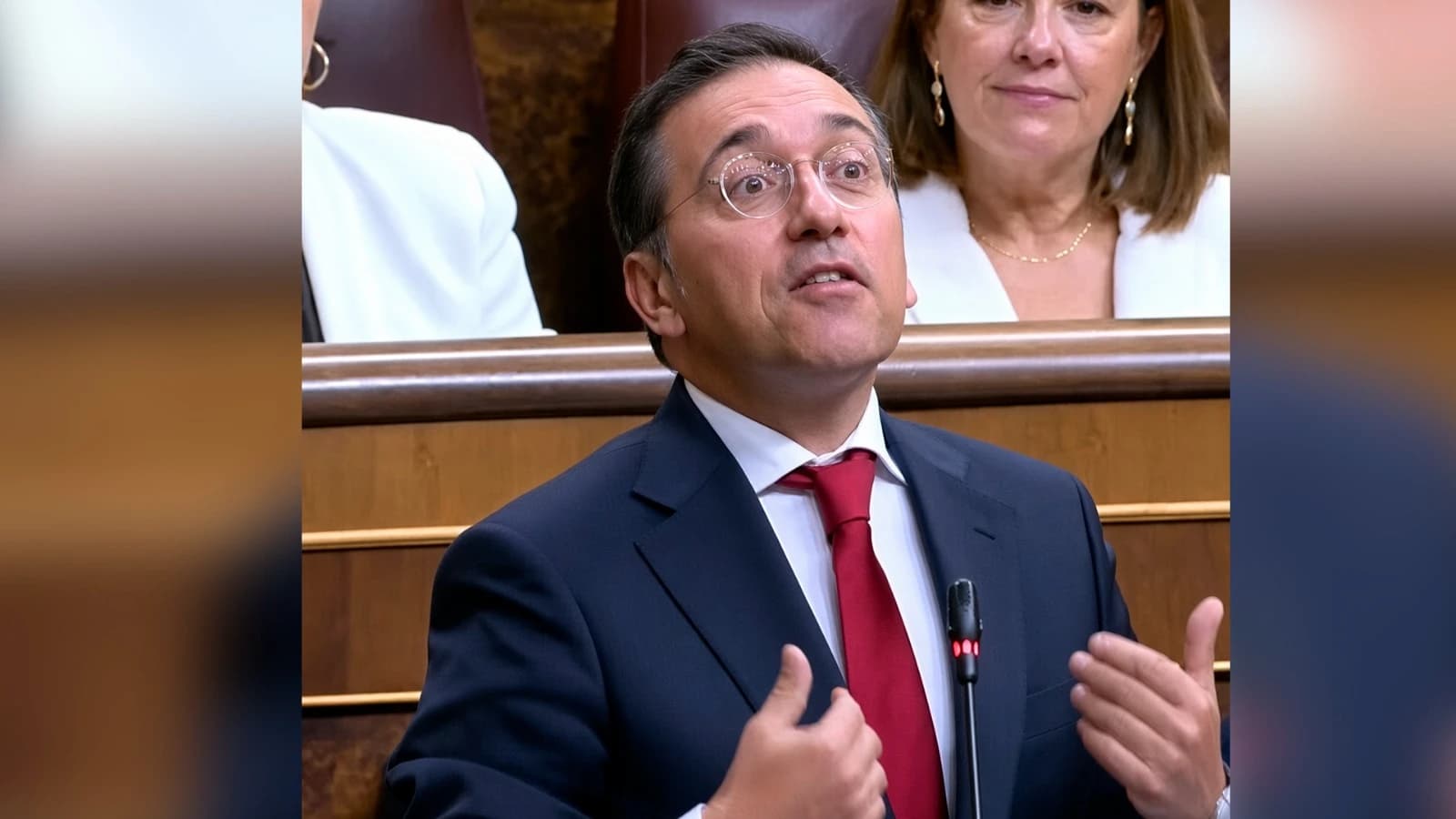Albares pagó a un empresario marroquí con datos de la Guardia Civil en el asalto a Ceuta
