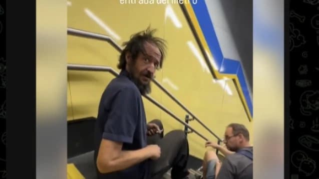 Vídeo: un ciudadano echa a dos yonkis en el Metro de Madrid ante el pasaje