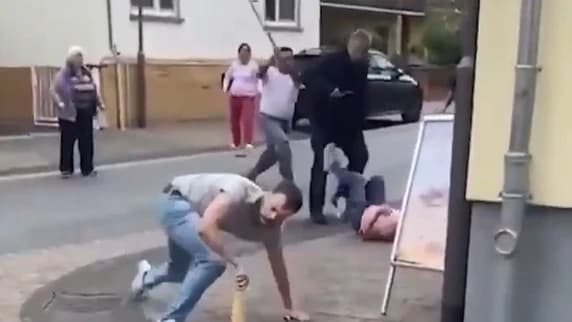 Vídeo: apuñalamiento de kazajo nacionalizado a su esposa en una panadería