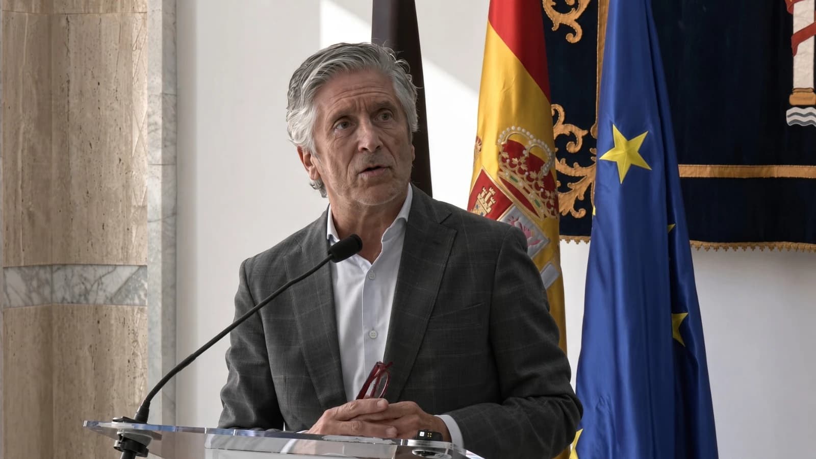 Marlaska ocultó el nuevo registro de extranjeros: el TACRC ve «irregularidad»