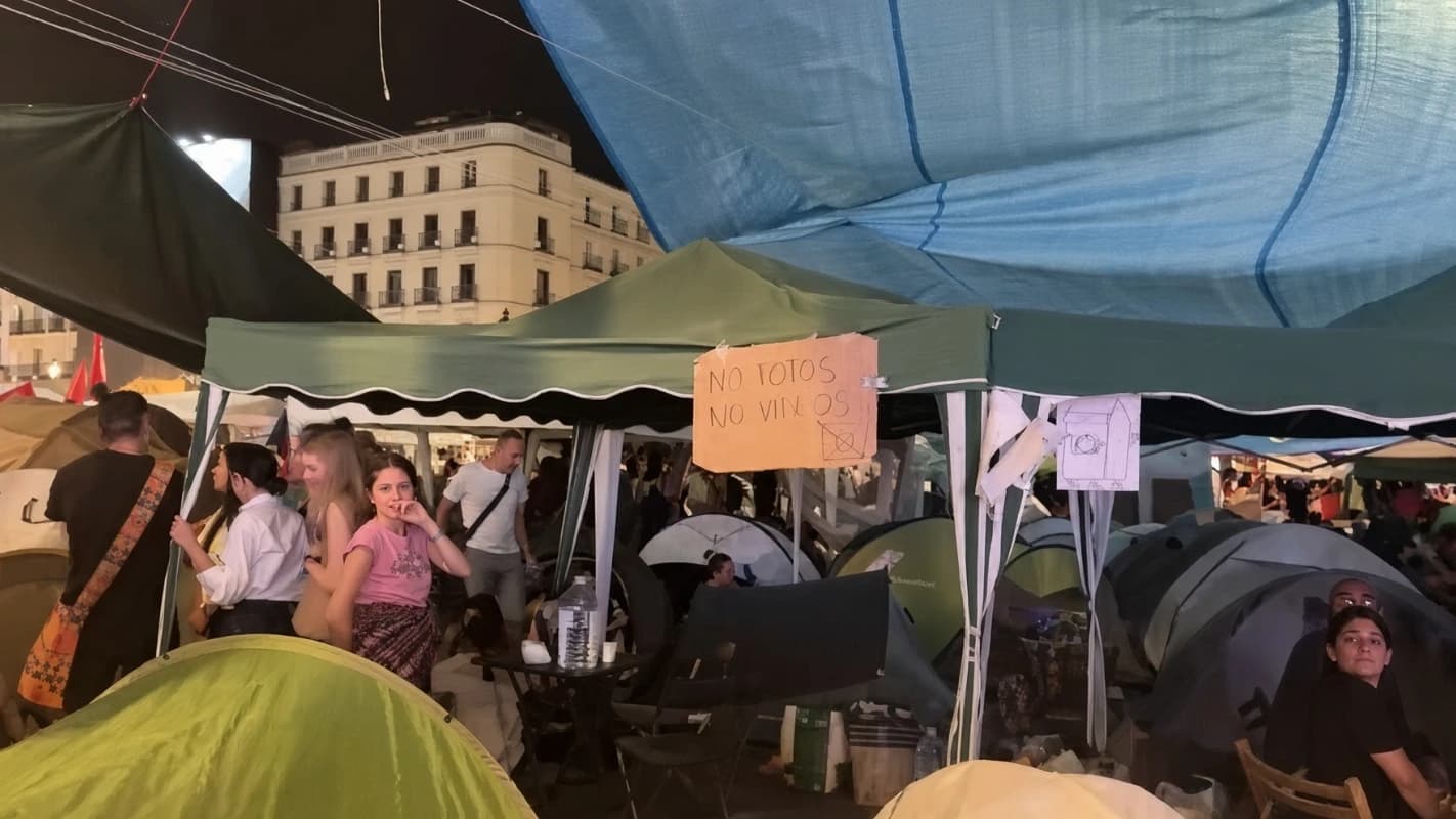 La inacción de Marlaska deja la sede de Madrid al alcance de la acampada de Sol