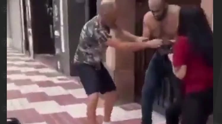 Vídeo: atraco a punta de cuchillo en Algemesí. Una mujer y vecinos lo paran