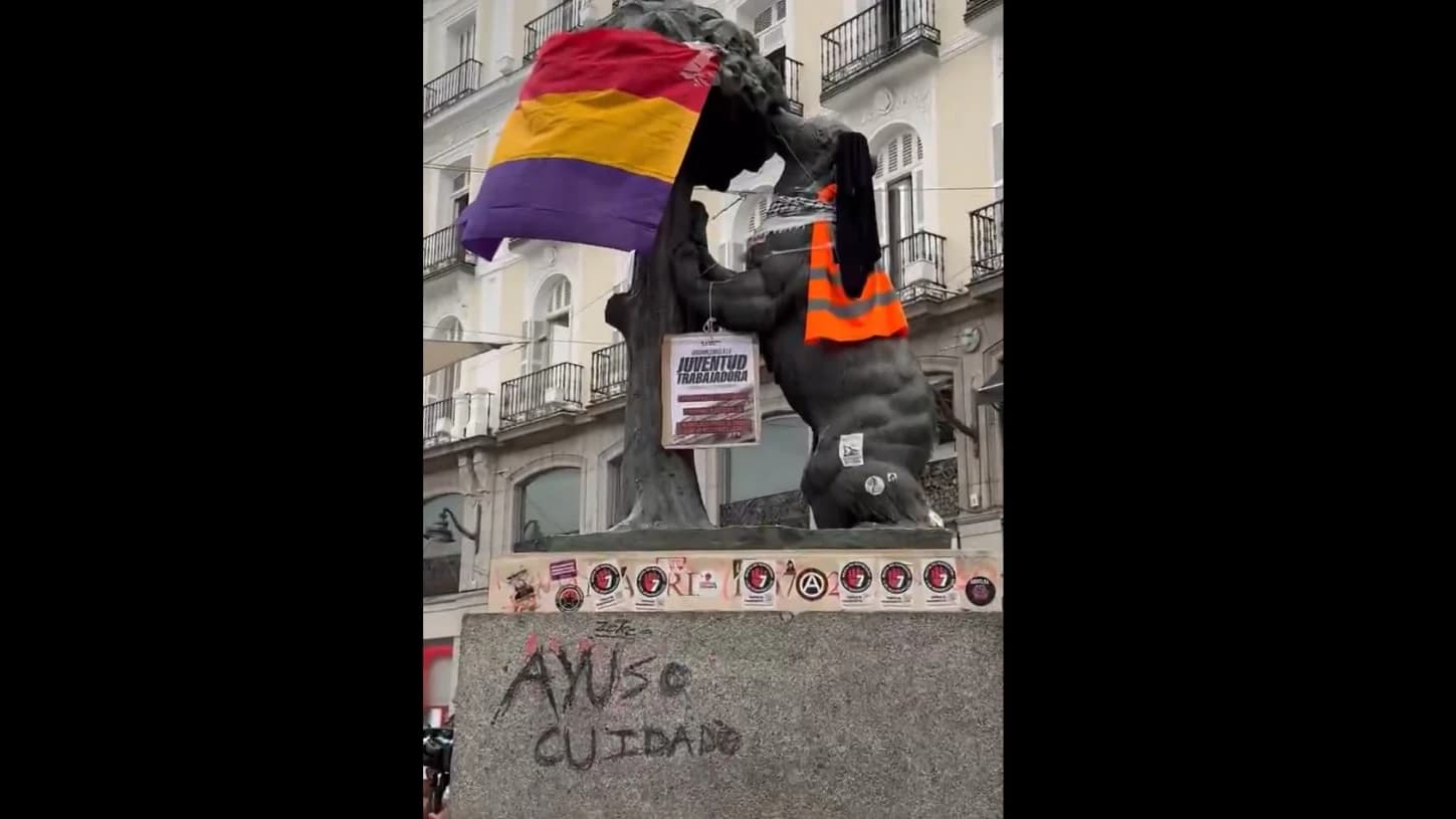 Vídeo: la extrema izquierda vandaliza el Oso y el Madroño en Sol