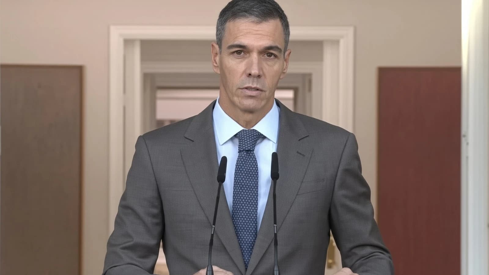 Sánchez anuncia las elecciones el 29 de noviembre sin preguntas