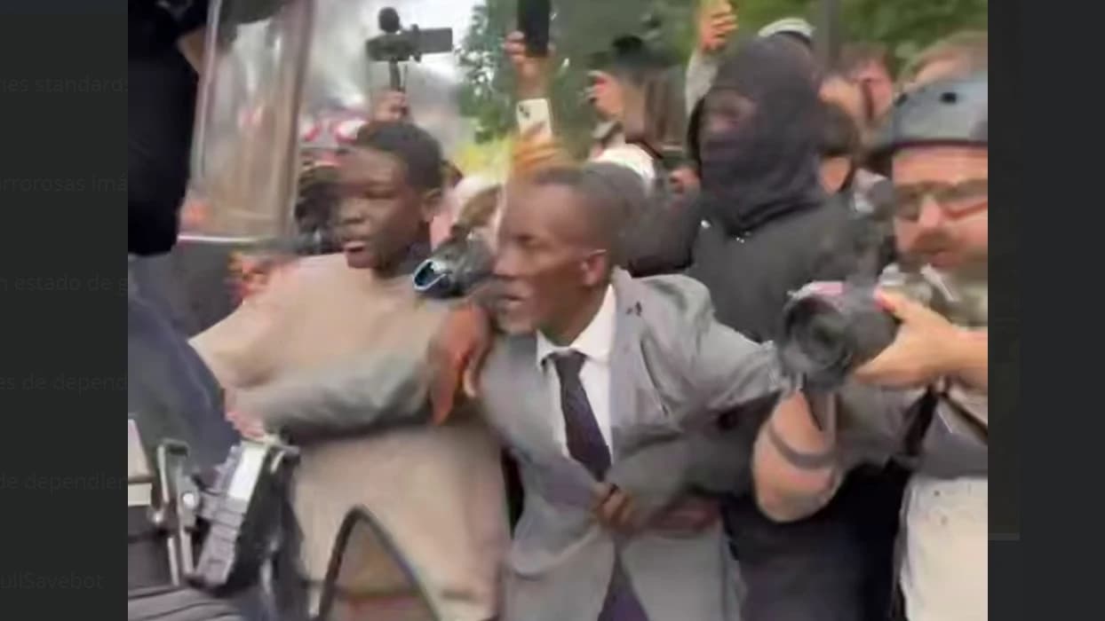 Vídeo: Bagayoko, el alcalde comunista francés protegiendo a los violentos frente a la policía