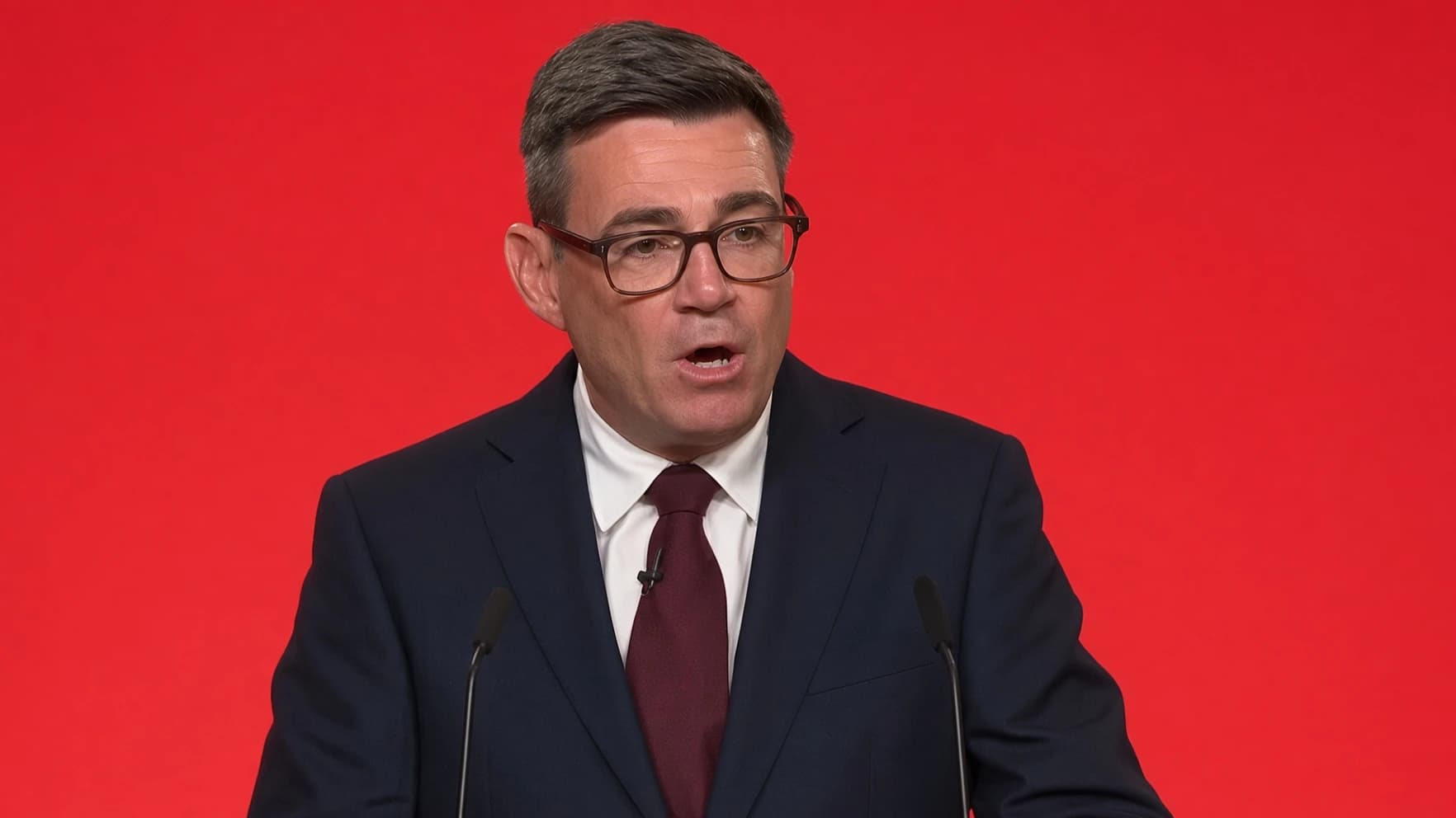 Reino Unido, Andy Burnham concreta sus metas: menos pensiones y más control estatal