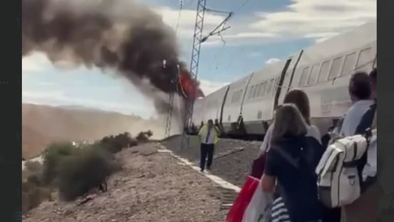 Vídeo: arde un AVE y fabricantes no han cobrado aún los sobrecostes de 800M