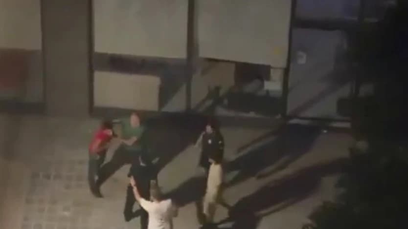 Vídeo: vecinos retienen a un magrebí en Malilla tras un presunto intento de violación