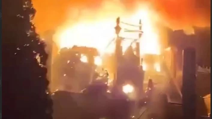 Vídeo: El ayuntamiento de Limoges se derrumba bajo el violento incendio de las protestas