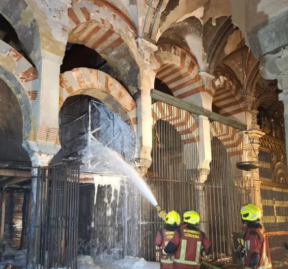 El fuego daña la Mezquita de Córdoba: Capillas y techos afectados