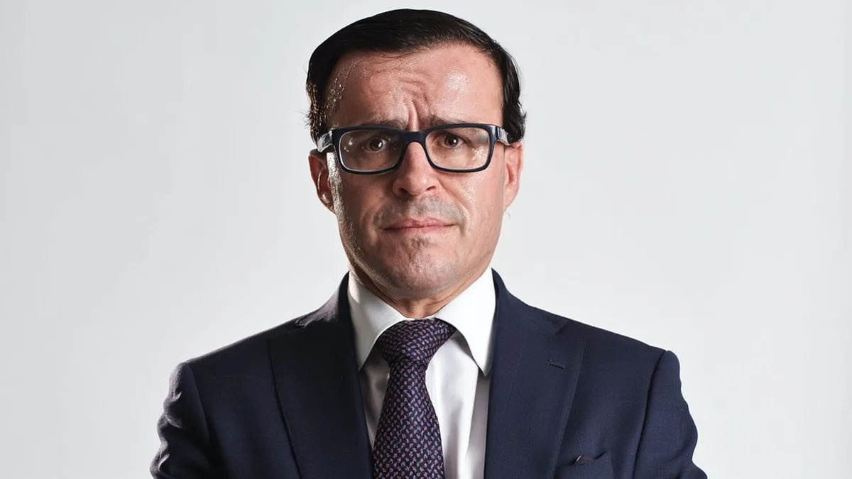 Gallardo, el guardián del enchufismo familiar de Sánchez, coronado candidato en Extremadura