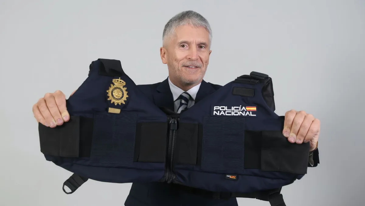 Marlaska expone a 2.600 policías alumnos sin protección en la visita del Papa